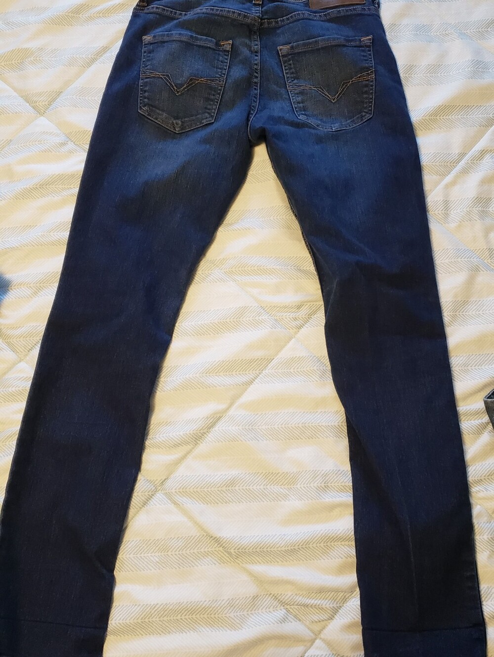 GUESS Jeans Bundle - Picture 5 of 7